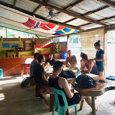 Fat Monkey Hostel Coron Eksteriør bilde