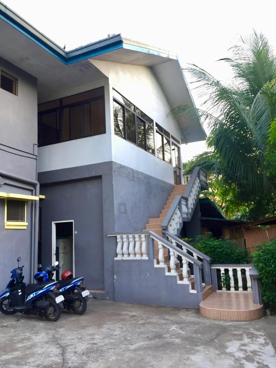 Fat Monkey Hostel Coron Eksteriør bilde