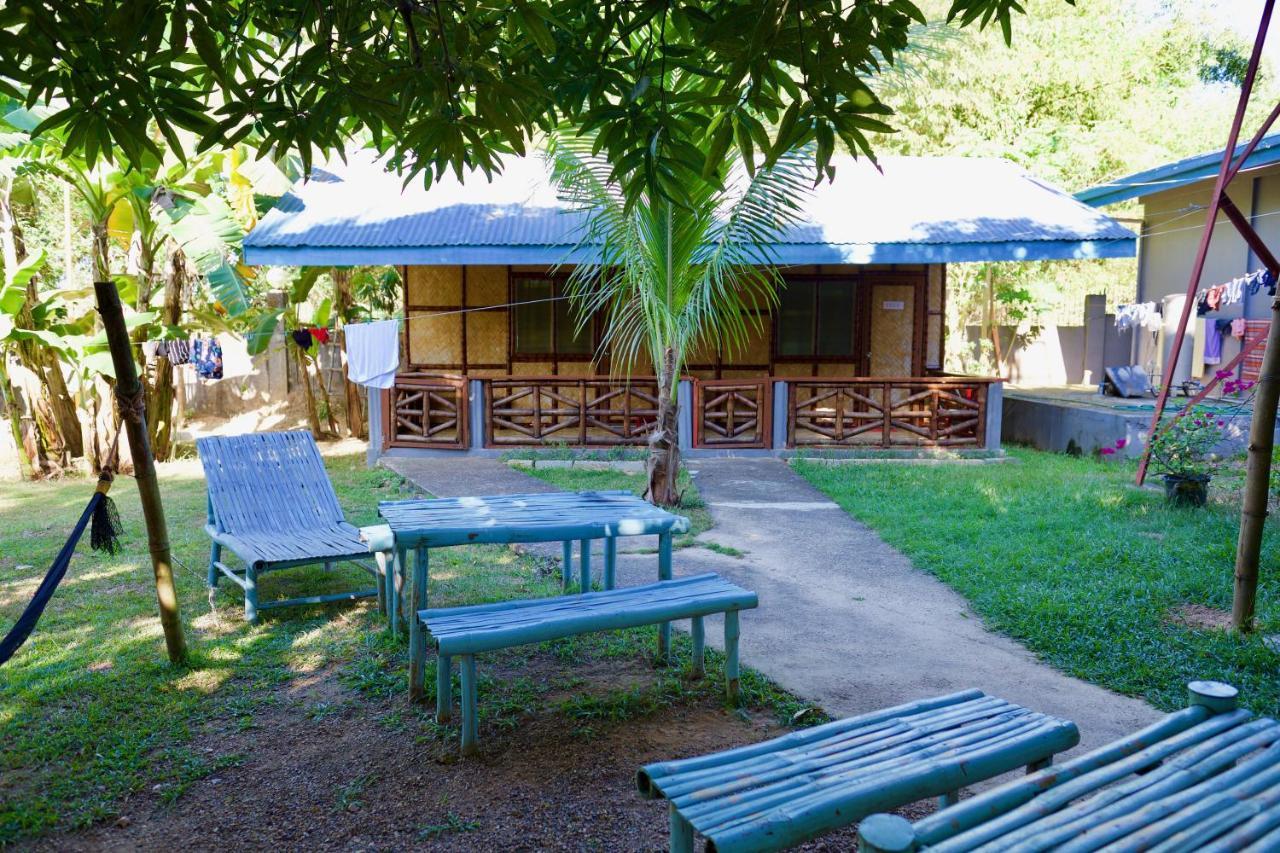 Fat Monkey Hostel Coron Eksteriør bilde