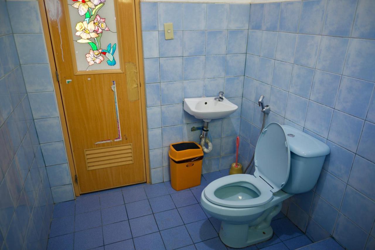 Fat Monkey Hostel Coron Eksteriør bilde