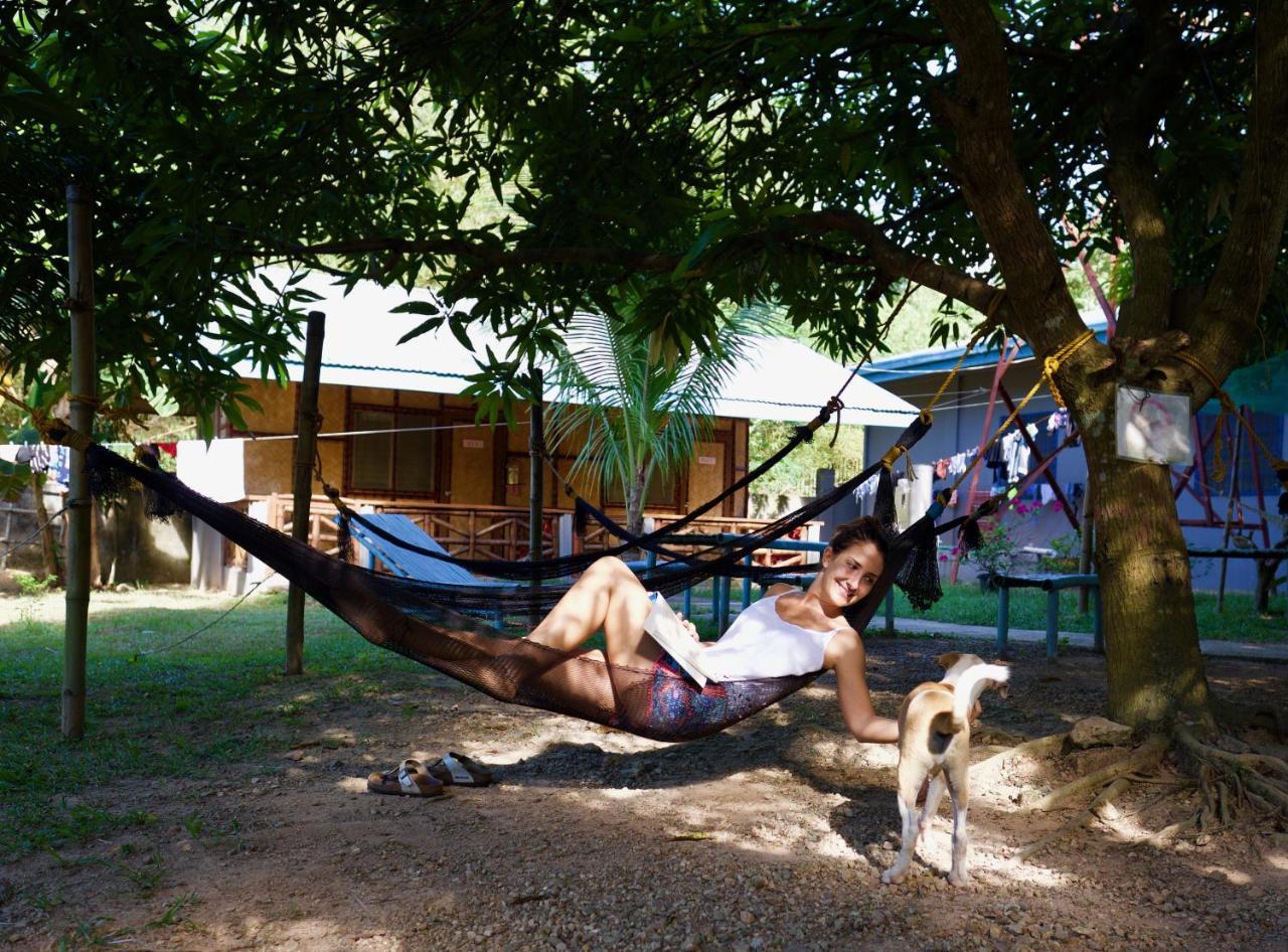 Fat Monkey Hostel Coron Eksteriør bilde