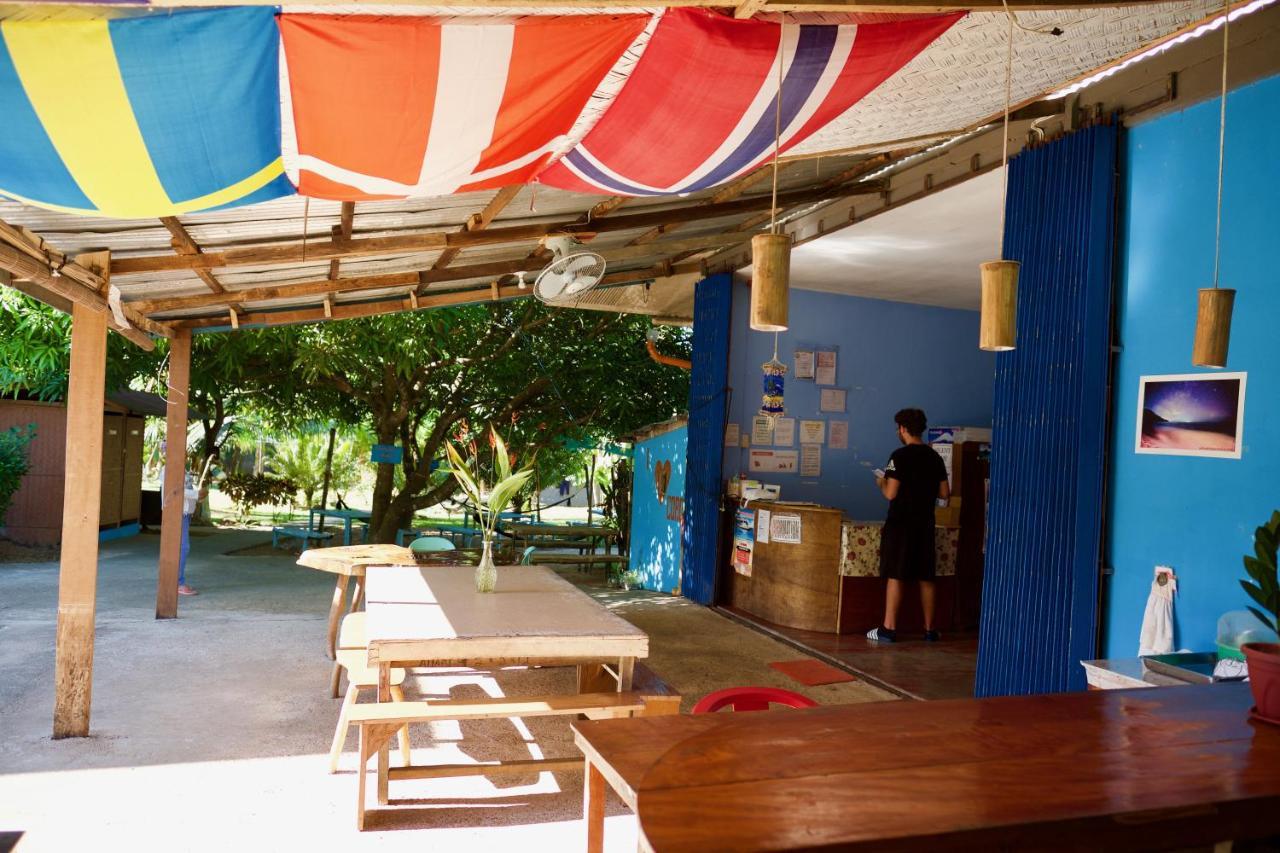 Fat Monkey Hostel Coron Eksteriør bilde